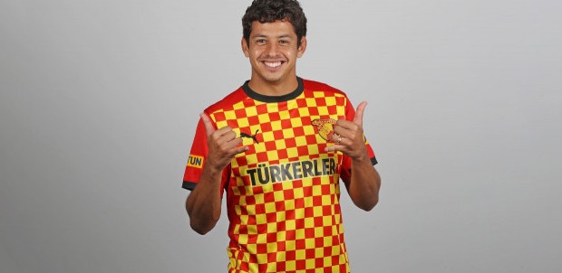 Göztepe, son olarak Trabzonspor’da forma giyen Brezilyalı futbolcu Guilherme’yi 2 yıllığına kiralık olarak kadrosuna kattı.