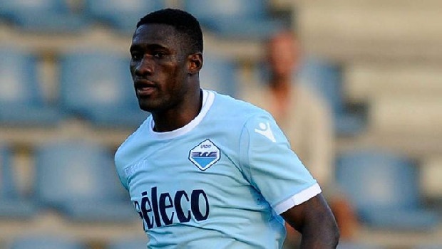 İtalyan basınından Corriera dello Sport'a göre;  Serie A ekibi Lazio’nun formasını giyen 29 yaşındaki stoper Bastos ile Beşiktaş’ın anlaştı. Ayrıca adı daha önce Başakşehir ile de anılan Angolalı savunmacının, kısa bir süre içerisinde İstanbul’a gelmesinin planlandığı yazıldı.