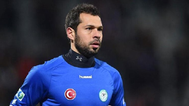 Beşiktaş'ta transfer hareketliliği devam ederken sürpriz bir isim gündeme geldi. Kaleye tecrübeli bir ismi dahil etmek isteyen Beşiktaş Yönetimi Serkan Kırıntılı ismini transfer listesine ekledi. (Fanatik)