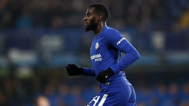 Orta saha bölgesine takviye isteyen Galatasaray'ın gündemine Chelsea'de forma şansı bulamayan Tiemoue Bakayoko geldi. Geçen sezon Monaco'ya kiralanan 26 yaşındaki Fransız orta saha için sarıkırmızılıların kiralama teklifinde bulunacağı öğrenildi. (Sabah)