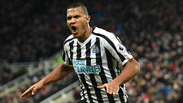 Mutlaka kariyerli bir forveti kadrosuna katmak isteyen Sarı-Lacivertliler, rotayı Premier Lig’de iyi bir sezon geçiren Salomon Rondon’a çevirdi. Sportif direktör Comolli, bonservisi elinde olan Venezuelalı forvetin menajeri Juan Rodriguez ile bir araya gelerek transferi masaya yatıracak. (Takvim)