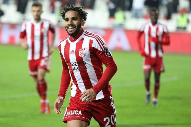 Beşiktaş Douglas ile prensipte anlaştı. İmza parasında da uzlaşma sağlanırsa bu transfer mutlu sonla bitmiş olacak. (Takvim)