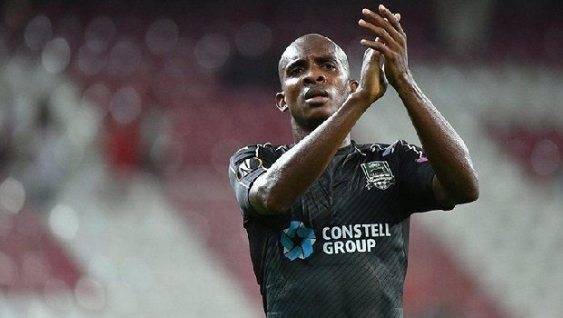 Beşiktaş, Krasnodar’la sözleşmesi biten 31 yaşındaki ön libero Charles Kabore'ye yaptığı 1.1 milyon euro teklifi 1.4 milyon euroya çıkardı. Yönetim, Avrupa’dan da talipleri olan Kabore’yi iknaya çalışıyor. (Star)