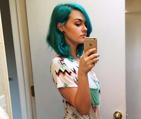 7- ClaraBabyLegs
ClaraBabyLegs videoları ve bazı davranışlarıyla tartışmalara neden olan bir yayıncı. Videoları nedeniyle Twitch’ten de YouTube’dan da sıklıkla banlandığı oluyor. Onu camgirl sitelerine yönlendiren bu kurallarla ilgili çok sinirli. ClaraBabyLegs şu günlerde Overwatch, Battlefield, ResidentEvil ve Call of Duty oynuyor.