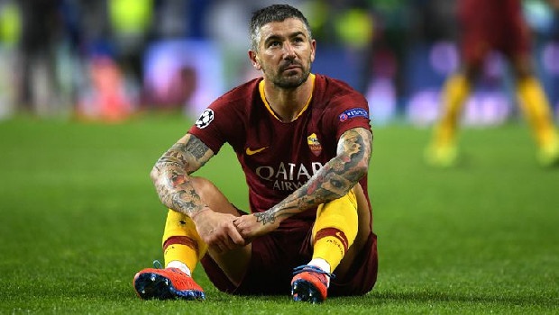 Aleksandar Kolarov transferinin kısa sürede bitmesi beklenirken, süreç uzadıkça uzadı. Bu durum, Fenerbahçe’nin sabrını taşırma noktasına geldi. (Fanatik)