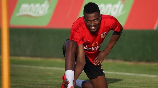 Kayserispor Başkanı Erol Bedir, “Mehsah için Galatasaray ve Fenerbahçe’yle görüşmelerimiz devam ediyor” açıklamasında bulundu.(Akşam)