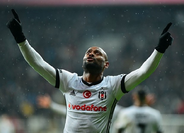 Vagner Love: "Cenk Tosun’un yerini doldurmamız gerek…” dedi. Elde Vagner Love kalınca istemeyerek de olsa kabul etti.