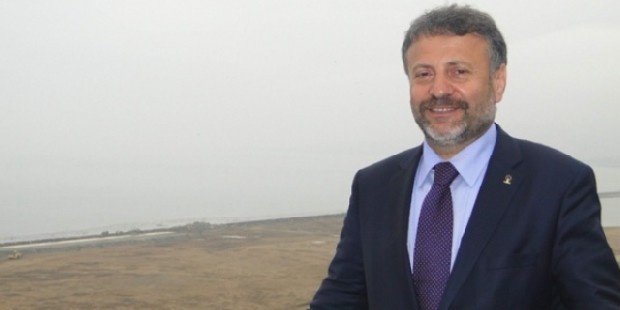 Faruk Kanca kimdir?
İşadamı olan Faruk Kanca 1957 yılında Trabzon’un Sürmene ilçesinde dünyaya gelmiştir. KTÜ İnşaat Mimarlık Fakültesi’nden mezun olan kanca İnşaat Mühendisliği ve müteahhitlik yapmaktadır. Kanca daha önce yine Trabzonspor yönetiminde görev yapmıştır.