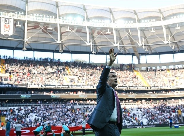Beşiktaş Teknik Direktörü Şenol Güneş, son 10 günde yaşanan gelişmelerin ardından Türkiye kariyerini noktalama kararı almaya hazırlanıyor. Tecrübeli teknik adam, sezon sonunda yönetimle görüşecek.