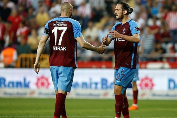 Trabzonspor'un golcü futbolcusu Burak Yılmaz, geleceği hakkında konuştu. Golcü futbolcu, "Belki de gitmek daha doğru" ifadesini kullandı.
