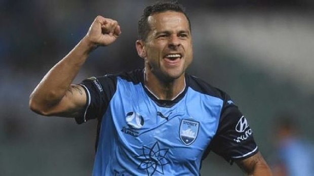 Spor Toto Süper Lig ekiplerinden Aytemiz Alanyaspor eski Beşiktaşlı Bobo ile anlaşma sağladı! (Ajansspor)