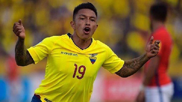 Adı Fenerbahçe ile anılan Rus ekibi Krasnodar'ın sol beki Cristian Ramirez, İstanbul'a geliyor. (Sabah)