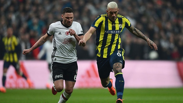 TOSİC
Sakatlıktan kurtulduktan sonra formasını geri alan Tosic, bugünkü karşılaşmada da görev alacak.