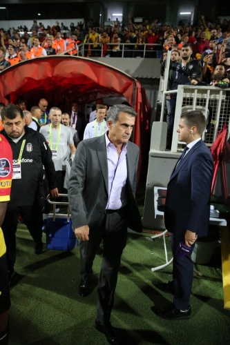 -Beşiktaş'a katacak hiçbir şeyi olmayan Şenol Güneş derhal istifa etmelidir.