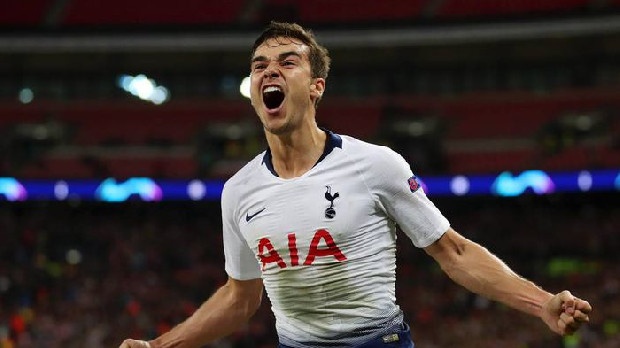 Galatasaray'ın gündemine gelen yıldızlardan biri de Fernando Llorente'ydi. Tottenham Hotspur ile olan sözleşmesi sezon sonunda bitecek olan golcü futbolcuyu Sarı Kırmızılılar'ın bonservisiyle transfer edeceği öne sürülmüştü. 33 yaşındaki futbolcuyla ilgili bugün İtalya'da yayım yapan Calcio Mercato'dan basınından bomba bir iddia geldi. Buna göre golcü arayışında olan Real Madrid de Llorente'yi 5 kişilik transfer listesine ekledi.
