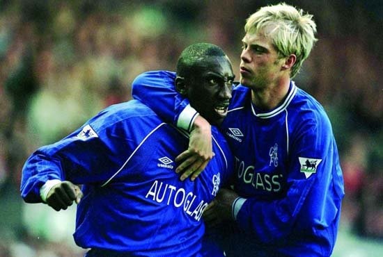 JIMMY FLOYD HASSELBAINK
1994 yılında Samsunspor'a geldi, bir haftalık deneme sonunda dönemin teknik direktörü Multescu tarafından beğenilmedi. Karadeniz ekibinin beğenmediği Hasselbaink, Chelsea forması altında gol kralı oldu.