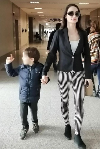 Hemen yukarı çıktım aldım kadını tutum kolundan ‘nasıl yaparsın böyle bir şey’ dedim. Benden özür diyor. ‘Senin çocuğunu biri dövse özrünü kabul eder misin? Eşyalarını topladım. Evden kovdum.’ Ben de gidip rapor aldım sonra hemen karakola gittim şikayetçi oldum.