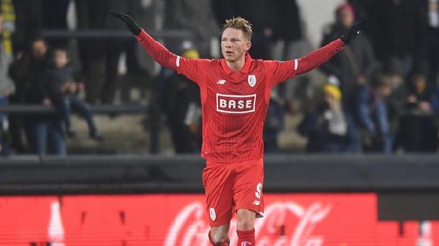 Galatasaray, Standard Liege’de forma giyen 27 yaşındaki santrfor Renaud Emond için girişimde bulundu. Le Soir Gazetesi’nde yer alan habere göre, Belçika ekibi 44 maçta 16 gol atan yıldız futbolcu için 4 milyon euro talep etti.