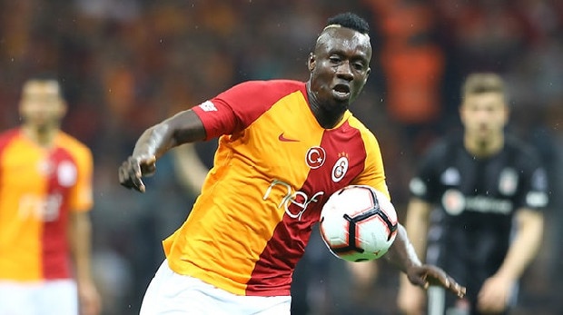 Transfer için oyuncu satması gereken Galatasaray, Senegalli forvet Mbaye Diagne'nin fiyatını kadrosuna kattığı rakam olan 13 milyon Euro’ya kadar düşürdü. Buna karşın transfer için kendisine tam yetki verilen menajer William D'Avila, şu ana kadar Suudi Arabistan'dan 9.5 milyon Euro'luk teklif getirebildi. (Sabah)