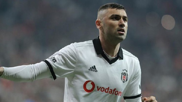 Burak Yılmaz’ı kadrosuna katmak isteyen Lecce, yıldız futbolcunun formasını bile hazırladı! Sarı- Kırmızılılar, yeni sezon öncesinde Kral lakaplı futbolcunun ‘17’ numarasını boş bıraktı. (Fanatik)