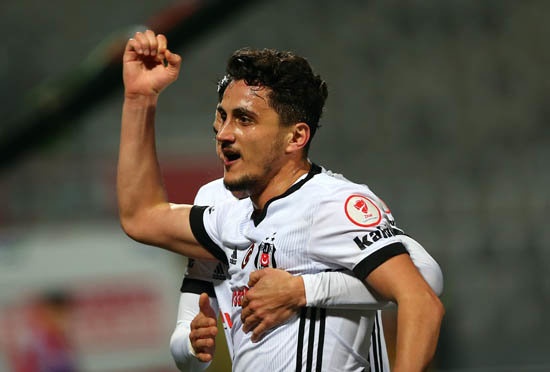 Mustafa Pektemek
Beşiktaş'ın sezon sonunda vedalaşacağı isimlerden biri de Mustafa Pektemek. Süper Lig'den birçok takımın talip olduğunu Pektemek için son sözü Güneş söyleyecek.