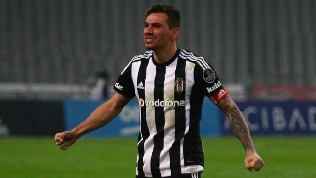 Ersan Adem Gülüm: 2011 yılında 2 milyon Euro'ya transfer edilen Ersan Adem Gülüm, Çin'in Hebei China Fortune takımına 7 milyon Euro bedelle gönderildi.