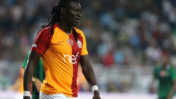 Cim Bom'da maaşına zam talebine olumsuz yanıt alan Gomis, Araplar'ın ilgisini çekmeye devam ediyor. daha önce Al Hilal ile görüşüp anlaşamayan 33 yaşındaki golcüye son olarak Birleşik Arap emirlikleri’nden bir kulübün talip olduğu ortaya çıktı. (Fanatik)