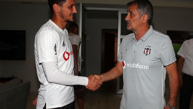 İsmi son olarak Çaykur Rizespor’la anılan Beşiktaşlı Mustafa Pektemek için bir Süper Lig takımı daha devreye girdi. Emre Akbaba transferinden kasasını dolduran Turuncu-Yeşilliler, tecrübeli forveti kadrosuna kiralık olarak katmak için görüşmelere başladı. Teknik direktör Mesut Bakkal’ın takımında görmek istediği oyuncu için Siyah- Beyazlılar’la yıllık ücret konusunda pazarlıkların sürdüğü kaydedildi. (Fanatik)