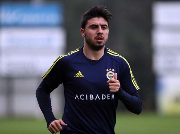 PİYASA DEĞERİ DÜŞEN FUTBOLCULAR
10- Ozan Tufan - Fenerbahçe - Güncel Piyasa Değeri: 2 milyon Euro - Düşüş: 5 milyon Euro