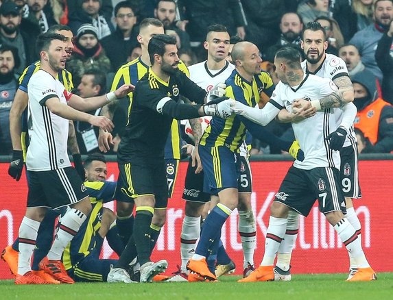 Ben bu takımın kaptanıyım, tabii ki konuşacağım. Ama olaylar nerelere geldi. Yapmamam lazımdı, o kartları görmemem gerekirdi. Hiç yakışmadı bana" dedi. Kariyerinde ilk kez bir Beşiktaş maçında oyundan atılan Volkan, bundan önceki son kırmızı kartını 12 Mayıs 2012'de Kadıköy'deki G.Saray derbisinde görmüştü.