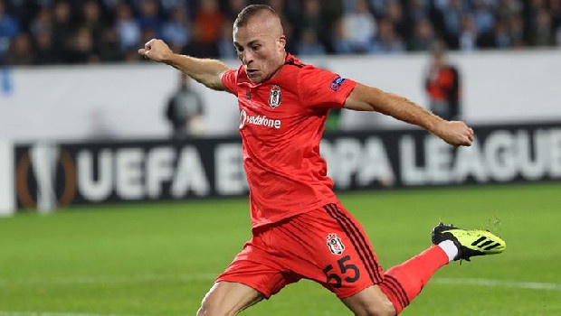 Adı Galatasaray'la anılan Gökhan Töre'nin menajeri Ali Pektaş cevap verdi: "Gazetelerde adı geçen hiçbir kulüp ile görüşmedim" (Sabah)