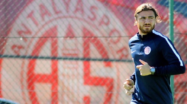 Antalyaspor’un orta saha oyuncusu Zeki Yıldırım’ın gelecek sezon için Gençlerbirliği ile anlaştığı öne sürüldü. (Akşam)