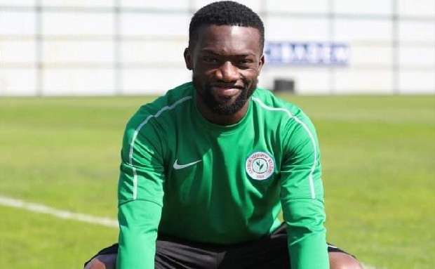 Trabzonspor, sezonun ikinci yarısını Çaykur Rizespor'da kiralık geçiren Okechukwu Azubuike'nin peşine düştü. Sözleşmesi Mısır'ın Pyramids takımında olan 22 yaşındaki Nijeryalı oyuncu için ilk etapta 1 milyon euroluk satın alma teklifi yapılacak. Bunun kabul görmemesi durumunda ise oyuncu kiralanmaya çalışılacak. (Star)