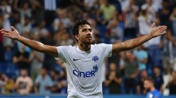 Galatasaray uzun süredir peşinde olduğu Mısırlı kanat oyuncusu Trezeguet için harekete geçme kararı aldı. Abdurrahim Albayrak kısa süre içinde Kasımpaşa ile masaya oturup resmi teklif yapacak. (Takvim)