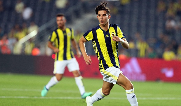 Geçtiğimiz sezonun başında Hollanda ekibi Nijmegen’den 1.5 milyon euroya transfer edilen Ferdi Kadıoğlu kendini geliştirebileceği bir takıma gitmek istedi. (Akşam)