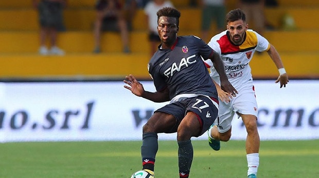 İtalyan Tutto Mercato sitesi, Fener’in 23 yaşındaki Ganalı ön libero için harekete geçtiğini iddia etti. Bologna’nın Antalya’nın da listesinde olan Donsah için 7 milyon euro fiyat biçtiği ifade ediliyor.