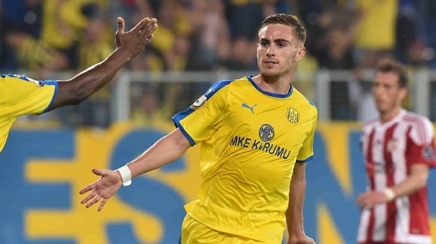 Boyd artık Kartal! Geçtiğimiz sezon Ankaragücü’nde kiralık oynayan 24 yaşındaki futbolcu, Siyah-Beyazlı formayı giyecek. Guimaraes, sözleşmesinin bitimine 1 yıl kaldığı için 1.5 milyon euroluk satışa razı oldu. (Akşam)