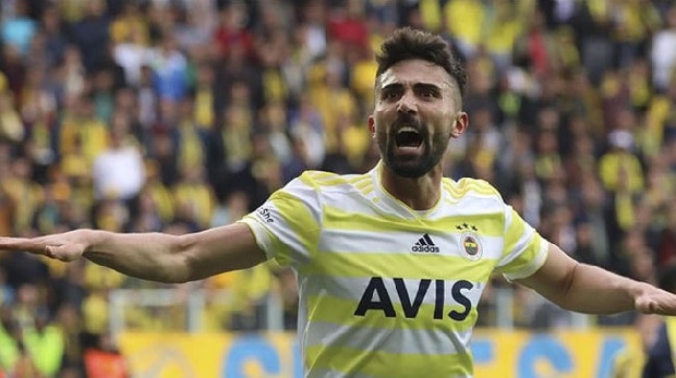 İngiliz basını, West Ham United’ın, Hasan Ali Kaldırım’dan vazgeçmediğini yazdı. Tecrübeli sol bekin serbest kalma bedelinin 5 milyon euro olduğu belirtilirken, İngiliz ekibinin bu parayı ödemeyi göze aldığı kaydedildi. Hasan Ali’nin bu konudaki tavrı bilinmiyor. (Akşam)