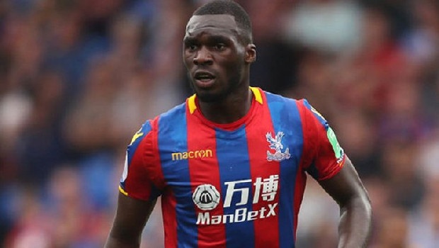 Fenerbahçe'nin transfer gündeminde olan Belçikalı forvet Benteke, kendisini çok isteyen Sarı Lacivertli ekibe mesaj gönderdi. Crystal Palace ile olan sözleşmesinin sezon sonunda biteceğini belirten Benteke, ''Önümüzdeki sene transfer için görüşebiliriz” dedi. (Fanatik)