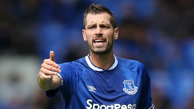 Fenerbahçe ve Beşiktaş Morgan Schneiderlin transferinde yarış halinde... İngiliz Sky Sports'ta yer alan habere göre; Fabian Delph (9 milyon euro) ve Jean-Philippe Gbamin (25 milyon euro) transferiyle Everton'da gözden düşen Morgan Schneiderlin takımdan ayrılmak istiyor.