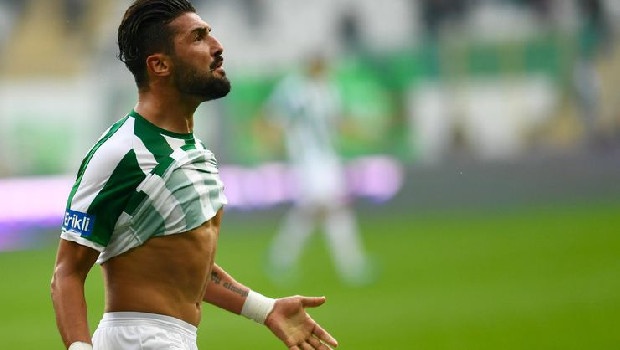 Beşiktaş, Bursaspor’un 2 genç oyuncusu Muhammed Şengezer ve Umut Meraş için 10 milyon TL’lik teklifle Bursaspor'un kapısını çaldı. Oyuncuları için 15 milyon TL isteyen Bursa’nın Kara Kartal’la pazarlıklarını sürdürdüğü öğrenildi. (Fanatik)