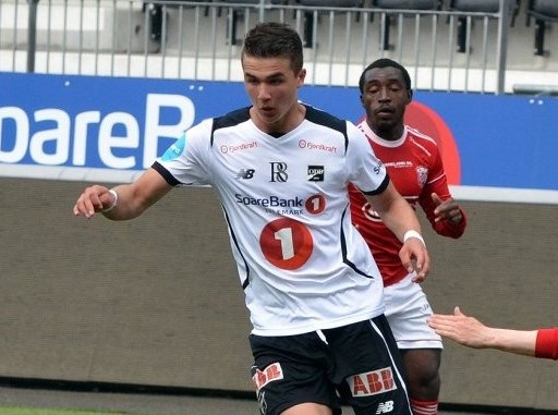 ALEXANDER SÖRLOTH MÜTHİŞ BAŞLADI. 13 MAÇTA 6 GOL, 2 ASİST YAPTI
Delaveris’in gelmesi durumunda nasıl bir performans sergileyeceği merak konusu olurken bordo-mavili takımda oynayan vatandaşı Alexander Sörloth, Trabzon'da müthiş bir başlangıç yaptı. Sörloth ligde 7, Avrupa’da 6 olmak üzere 13 resmi maçta görev yaparken 6 gol attı, 2 asist yaptı ve 8 gole direkt katkıda bulundu.