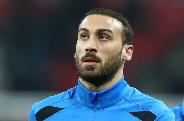 "HAZIR DEĞİLKEN OYNAMAK BENİM İÇİN DEZAVANTAJ OLDU"
"Tottenham gibi bir maçla başlamak benim için dezavantaj oldu. İkinci devre kötü oynayınca öyle bir skorla maçı kaybettik. Hoca beni koruma amaçlı kenara aldı. Devam eden lige geldiğim için hazır değildim. Fizik açığımı kapattığımda hoca beni maçlarda düzenli olarak oynatmaya başladı"