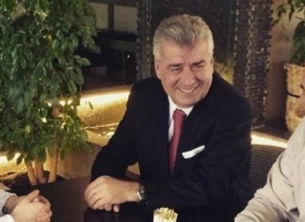 Emin Kahraman kimdir?
Kuyumcu olan Emin Kahraman daha önce Trabzonspor’da yöneticilik tecrübesi yaşamıştır. Aynı zamanda Trabzon’da siyasetinde içinde olan Karaman 1958 yılında Trabzon’da doğmuştur.