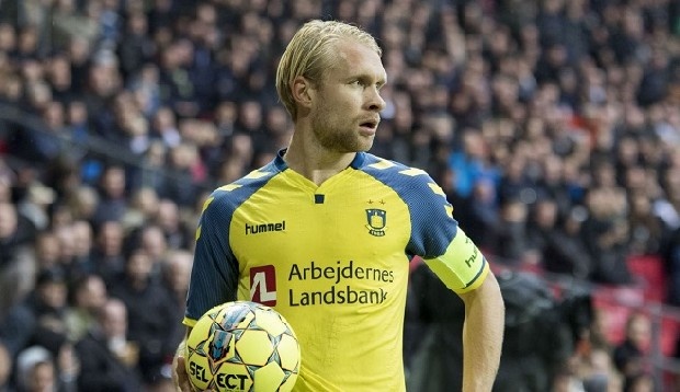 Sağ bek arayışlarını sürdüren Beşiktaş'ın gündemine son olarak İsveçli sağ bek Johann Larsson girdi.