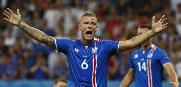 Damien Da Silva’ya şehri gezdirip gönderen Trabzonspor’un teklif yaptığı diğer oyuncunun ise İzlanda Milli Takımı’nın stoper Ragnar Sigurdsson olduğu ortaya çıktı.