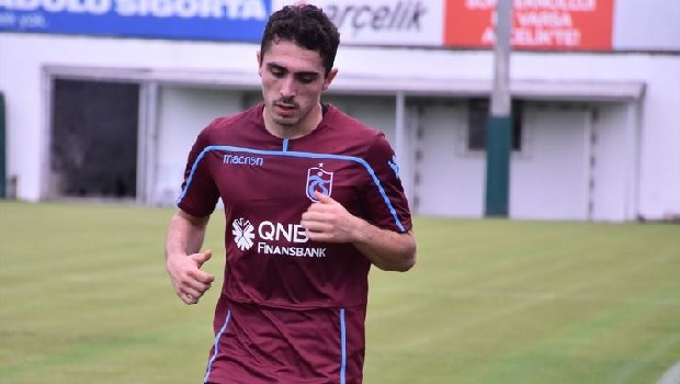 Fenerbahçe’nin Avrupa’daki rakibi Benfica'nın kurmaylarının Abdülkadir Ömür için sadece bonservis bedeli içeren bir teklif hazırlığında olduğu ve en kısa zamanda Trabzonspor’dan randevu talep edeceği bildirildi.