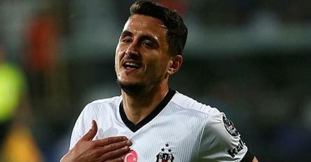 Beşiktaş ile Galatasaray arasında sürpriz bir transfer gelişmesi yaşandı. Geçtiğimiz günlerde yapılan Kulüpler Birliği toplantısında Beşiktaş Başkanı Fikret Orman ve Galatasaray Başkanı Mustafa Cengiz, uzun süre transfer sohbeti gerçekleştirdi. Orman, Cengiz'e bir türlü forma şansı bulamayan Mustafa Pektemek'i önerdi. Bu teklife olumlu ya da olumsuz bir cevap vermeyen Cengiz, toplantıdan sonra Fatih Terim'i aradı. Tecrübeli teknik adama Mustafa Pektemek'in transferini isteyip istemediğini soran Cengiz, olumsuz yanıt aldı. (Takvim)