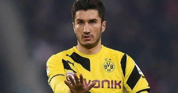 Üç transferden kasasına 25 milyon Euro koyan Fenerbahçe, takviyeler için gaza bastı. Forvete Frey, stopere Reyes’i alan sarı-lacivertliler 2 orta saha, 1 sol açık ve 1 kaleci daha transfer etmek için çalışmalarını sürdürüyor. Nuri Şahin, Sissoko, Sornoza, Suarez, Sanches, Trapp ve Bolasie masada olan isimler (Sabah)