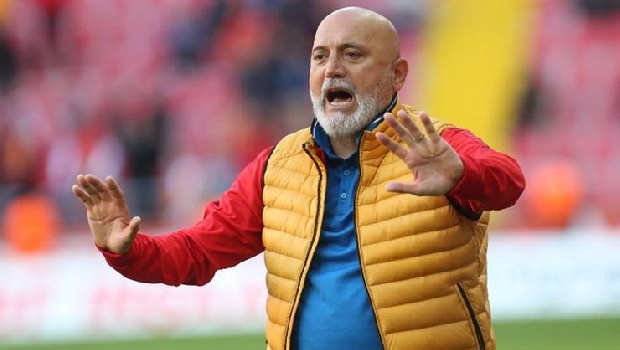 Kayserispor'un hocası Hikmet Karaman, adı Galatasaray'la anılan Deniz Türüç için, ''Mental açıdan Kayserispor'a hizmetini doldurmuş bir oyuncu. Kendisiyle daha geçen gün konuştuk. Hedefinde büyük takımlara transfer olmak var.'' dedi.